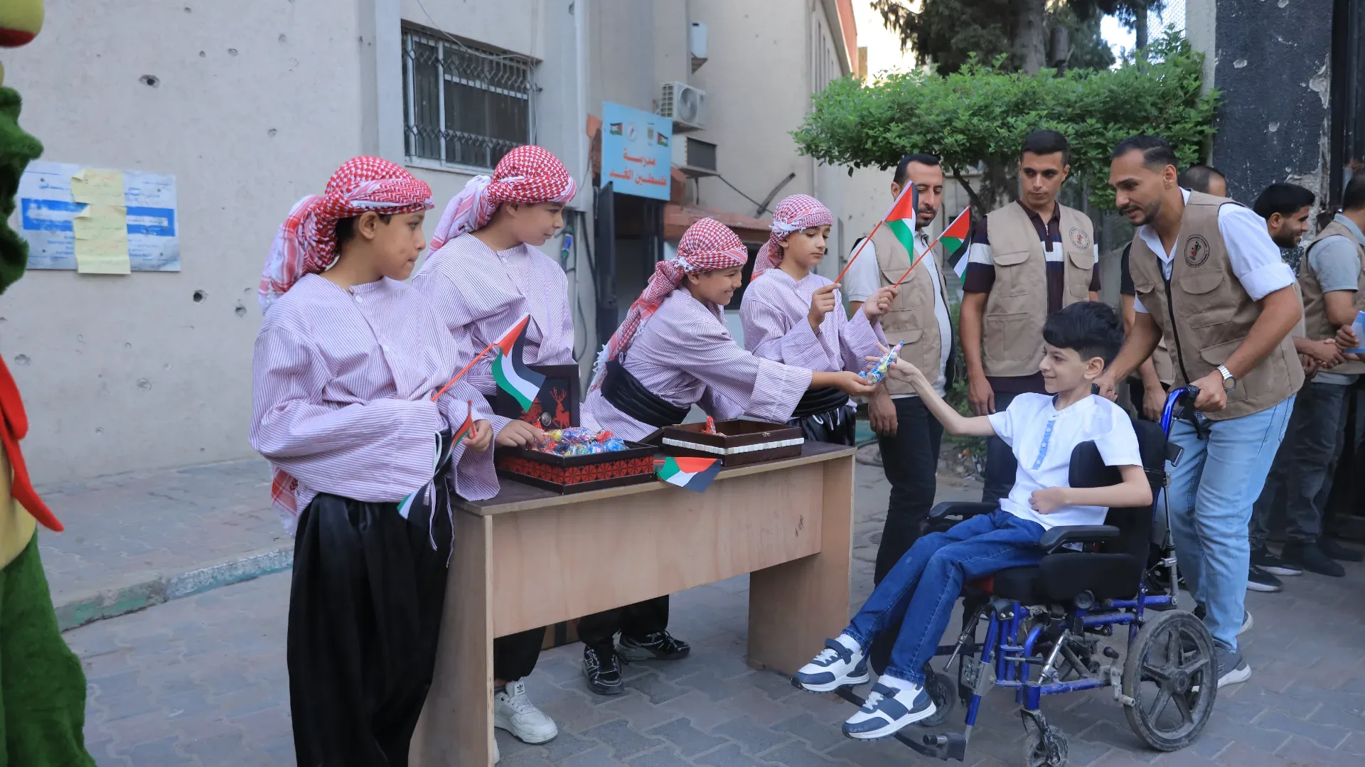 1500 طالب وطالبة يبدؤون عامهم الدراسي الجديد في مدرسة فلسطين الغد