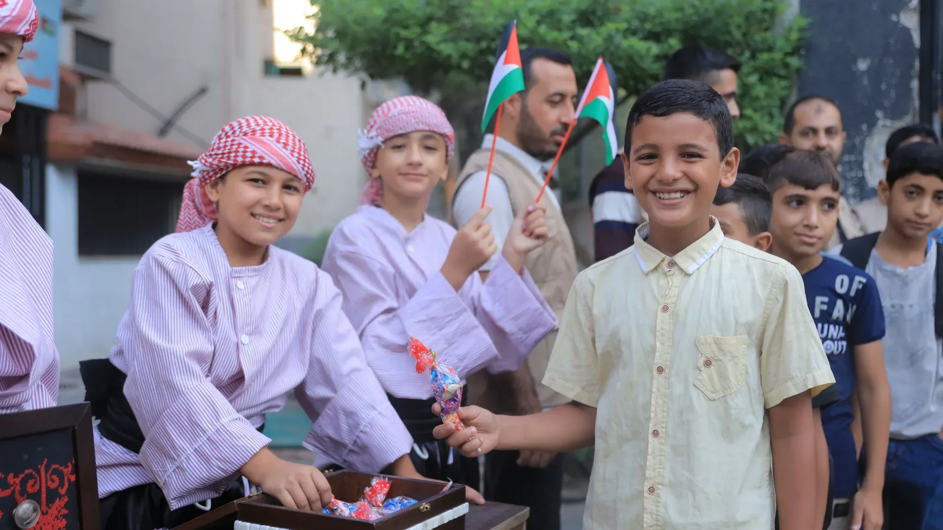1500 طالب وطالبة يبدؤون عامهم الدراسي الجديد في مدرسة فلسطين الغد