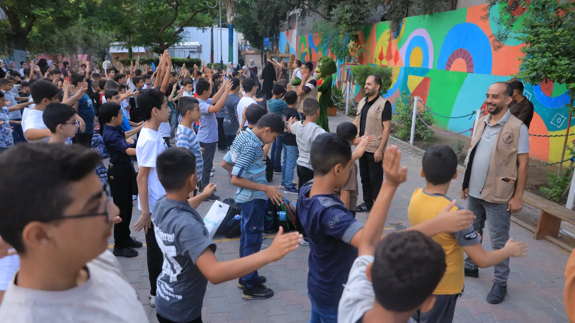 1500 طالب وطالبة يبدؤون عامهم الدراسي الجديد في مدرسة فلسطين الغد