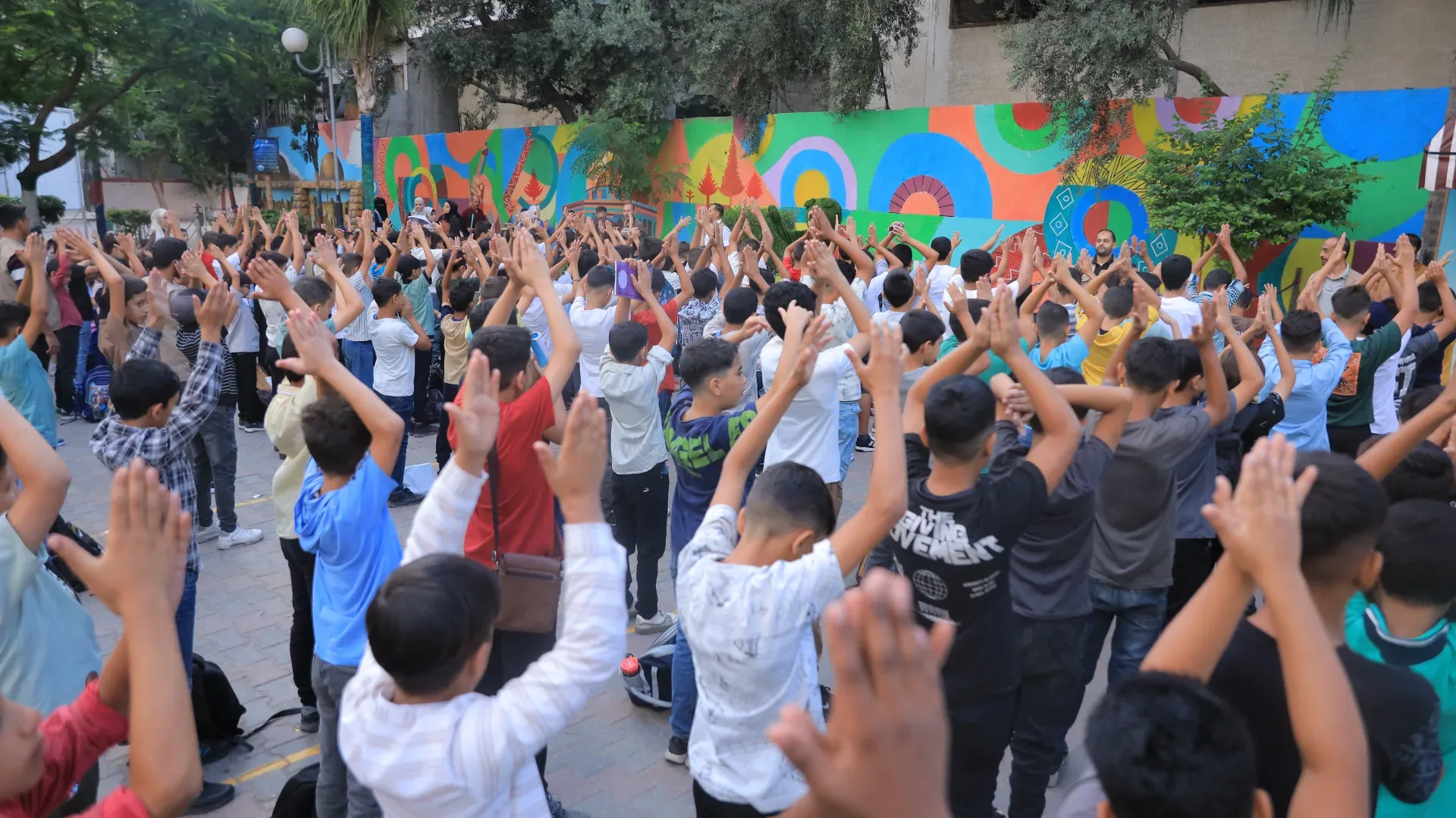 1500 طالب وطالبة يبدؤون عامهم الدراسي الجديد في مدرسة فلسطين الغد