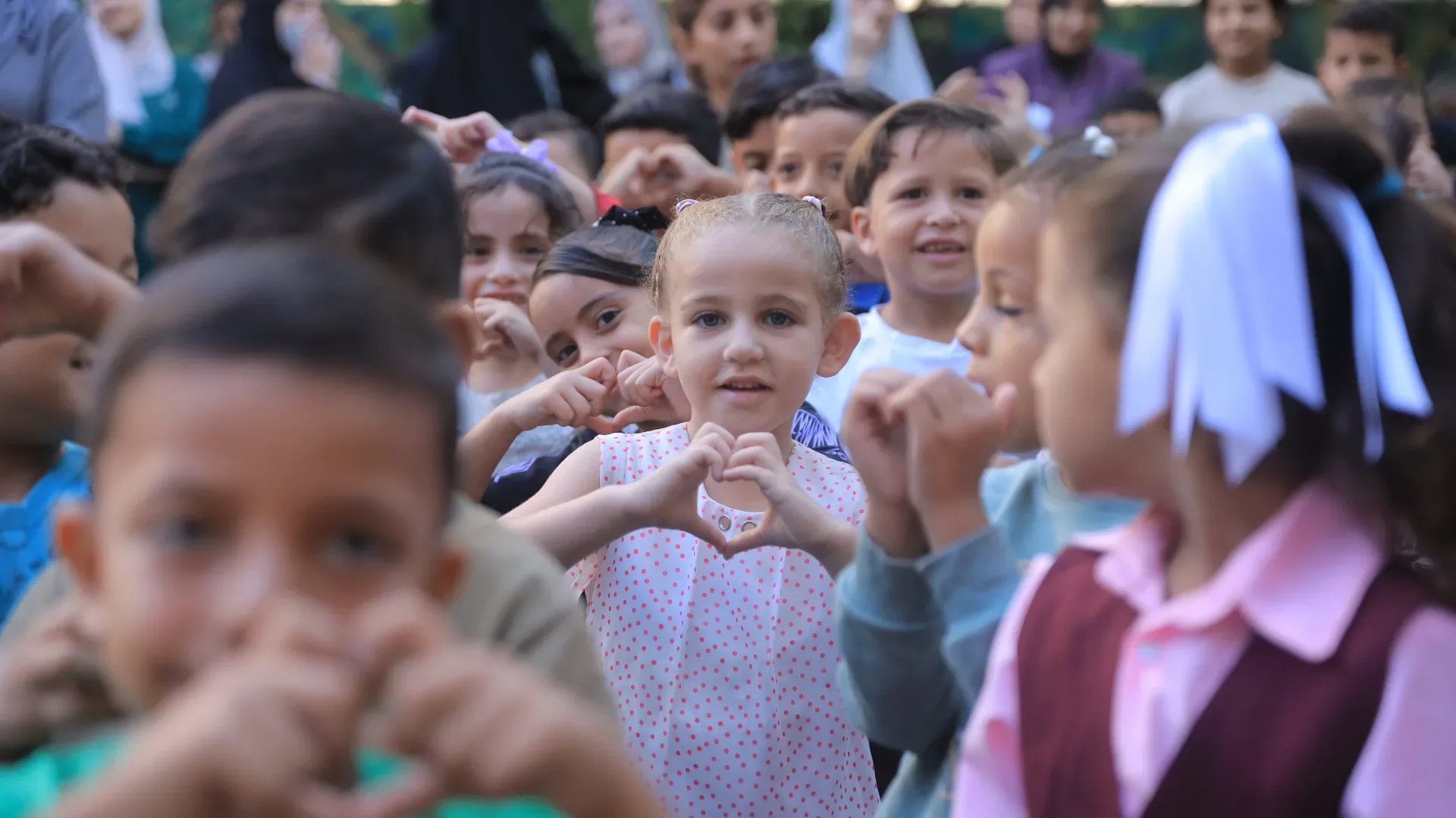 1500 طالب وطالبة يبدؤون عامهم الدراسي الجديد في مدرسة فلسطين الغد