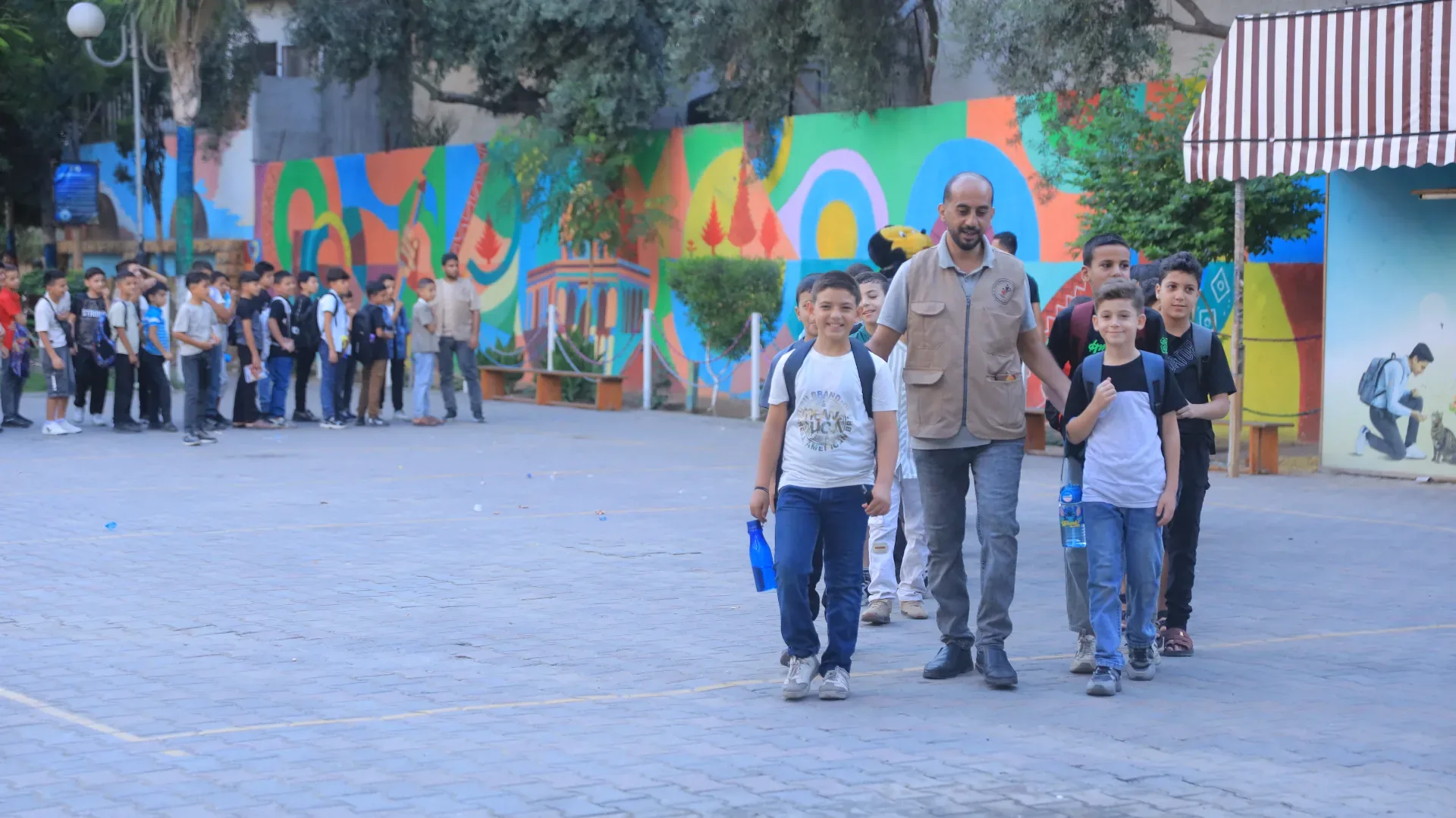 1500 طالب وطالبة يبدؤون عامهم الدراسي الجديد في مدرسة فلسطين الغد