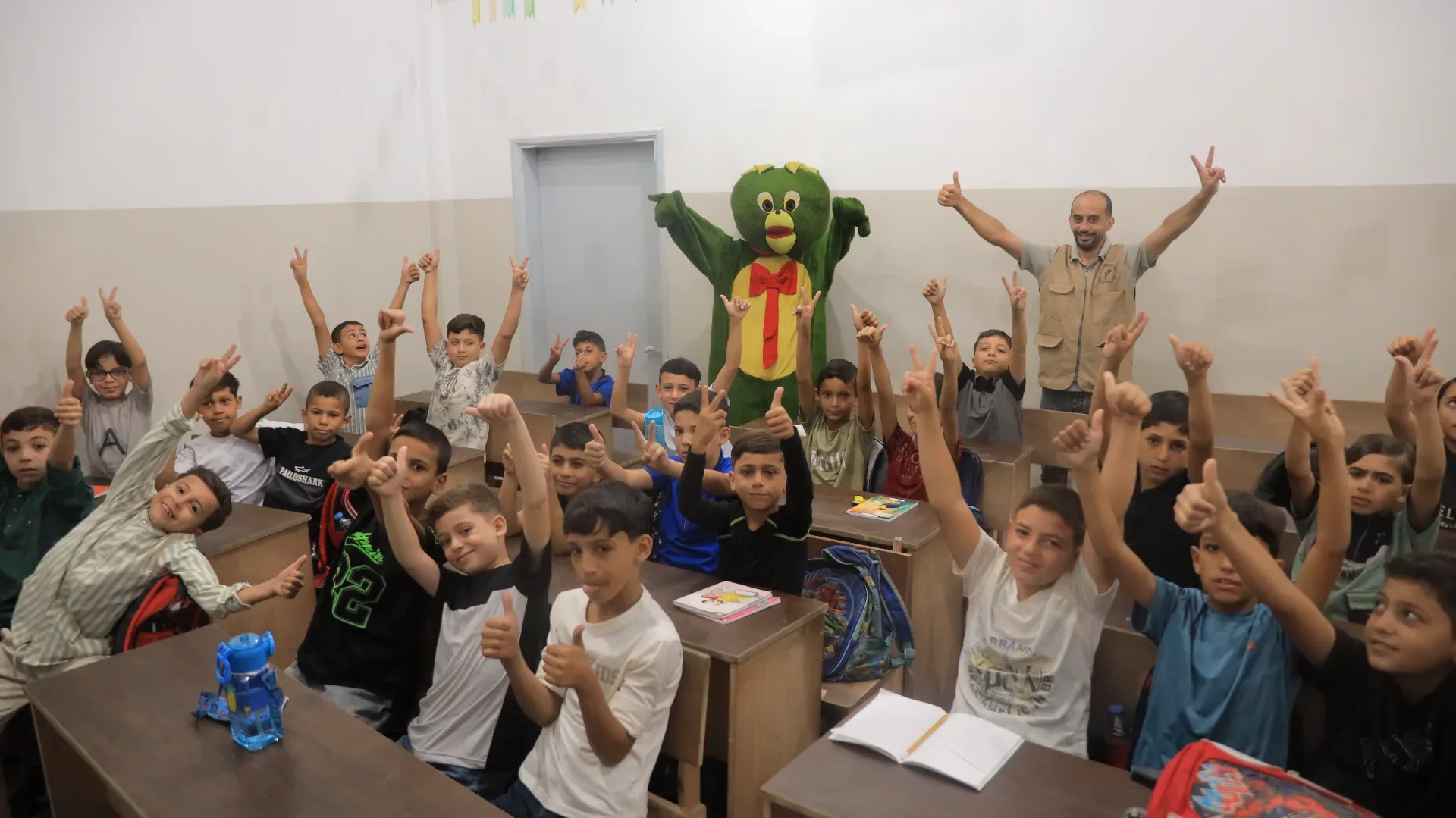 1500 طالب وطالبة يبدؤون عامهم الدراسي الجديد في مدرسة فلسطين الغد