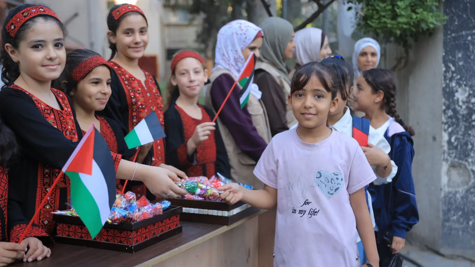 1500 طالب وطالبة يبدؤون عامهم الدراسي الجديد في مدرسة فلسطين الغد