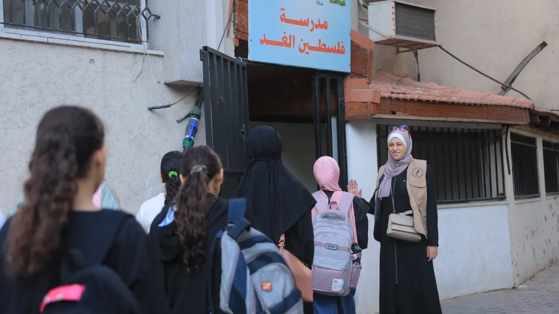 1500 طالب وطالبة يبدؤون عامهم الدراسي الجديد في مدرسة فلسطين الغد